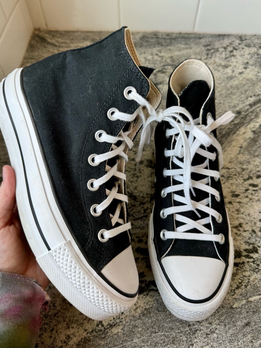 Converse Platform High Tops Sneakers in black. L 7. EUC!
